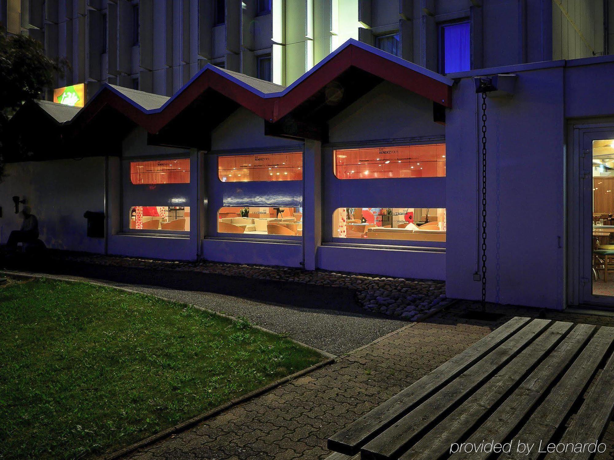 ibis Lyon Est Bron Hotel Exterior foto