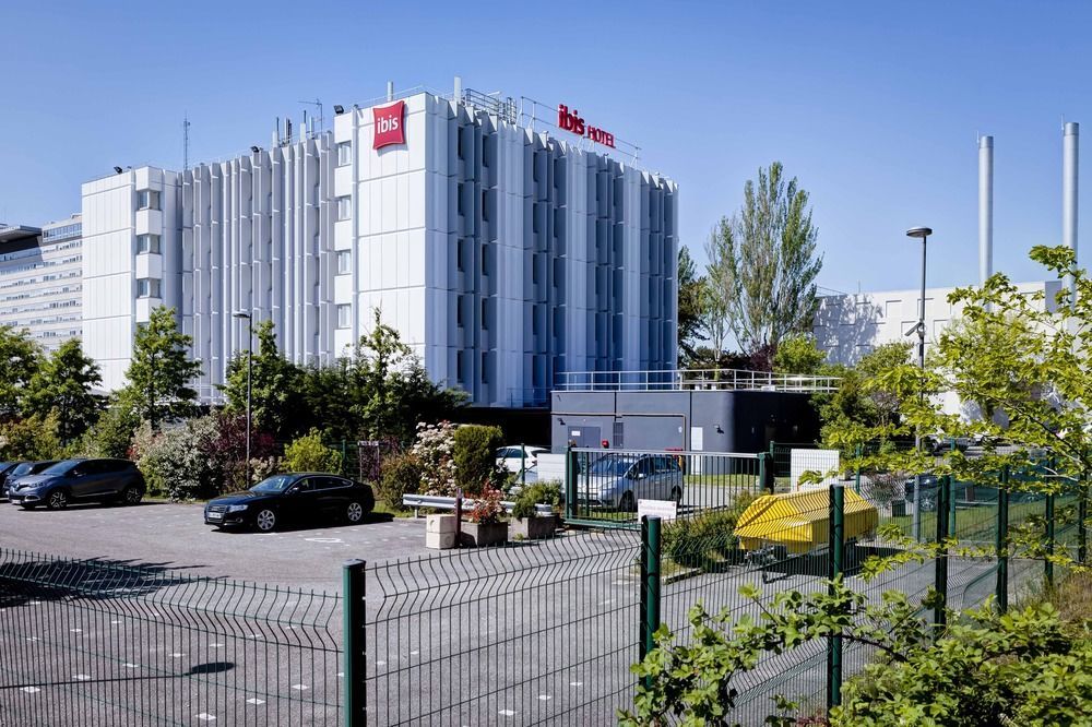 ibis Lyon Est Bron Hotel Exterior foto